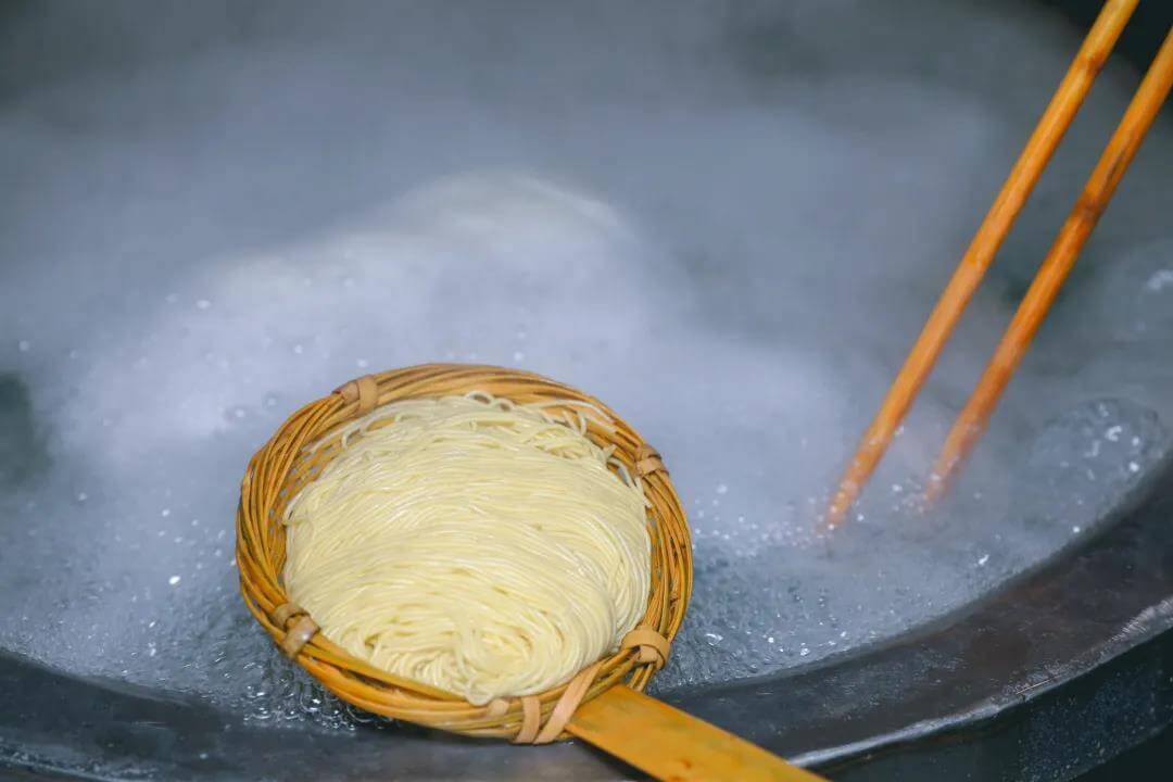 fine noodles with a diameter of 1.0 mm