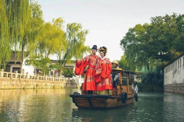 Traditional Chinese Wedding in Couple's Garden
