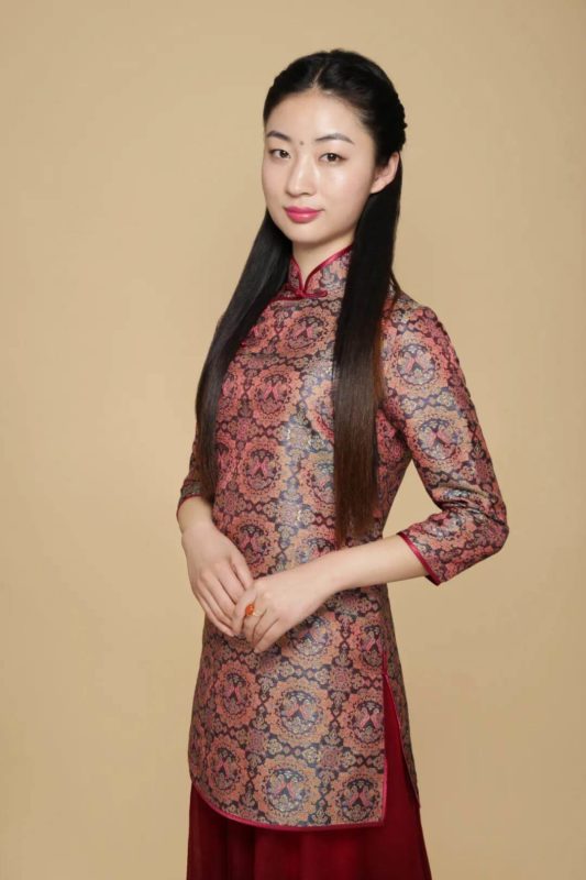 Zhang Lixing inheritor of Suzhou Embroidery