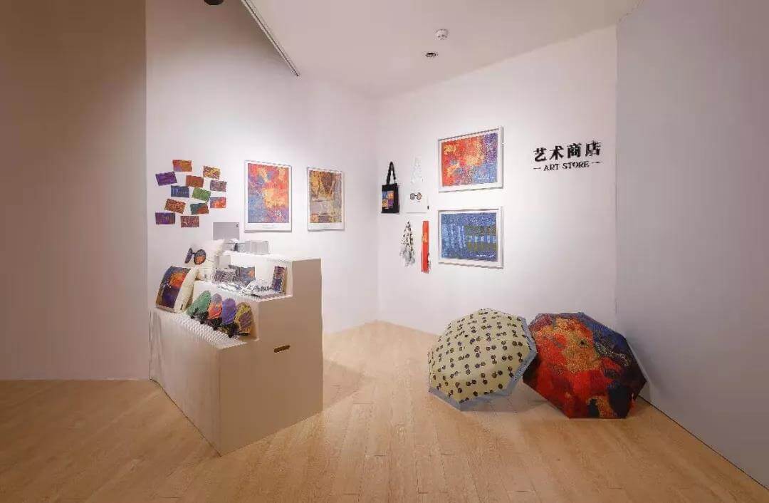 fans, postcards and other cultural and creative products sold around the museum