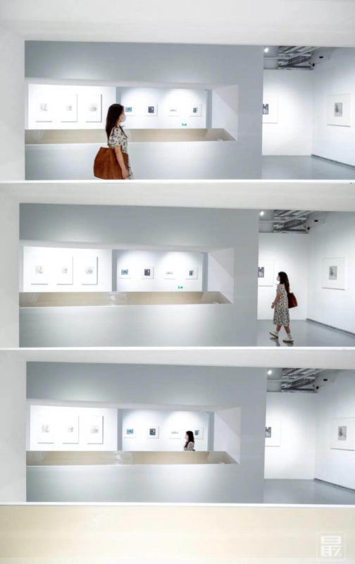 pure white space exhibition hall